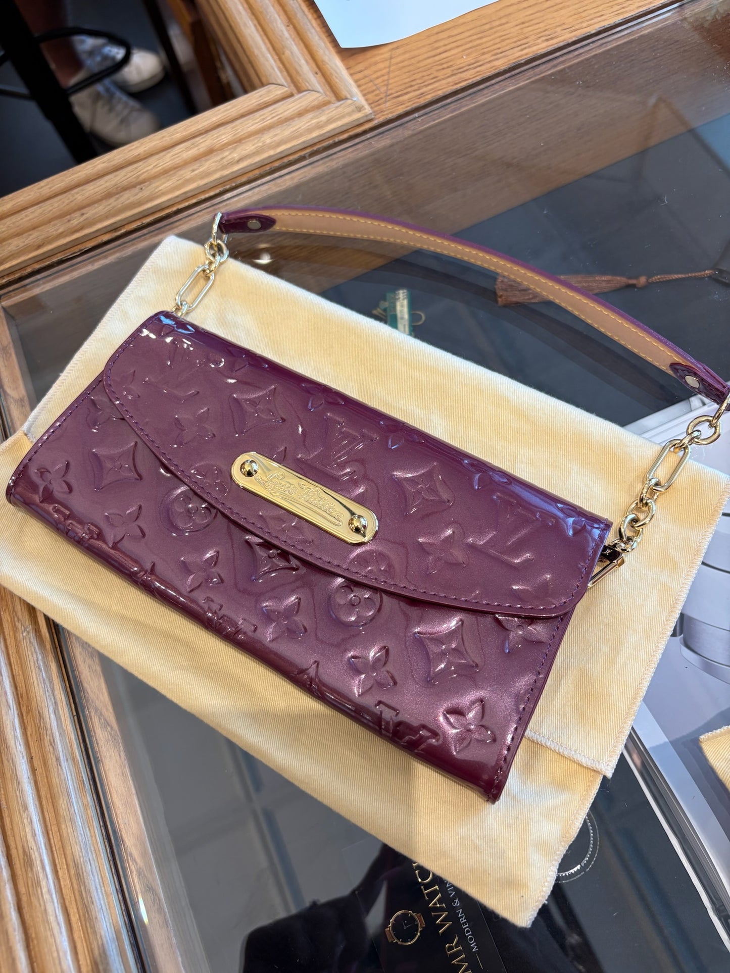 POCHETTE IN VERNICE VIOLA LV