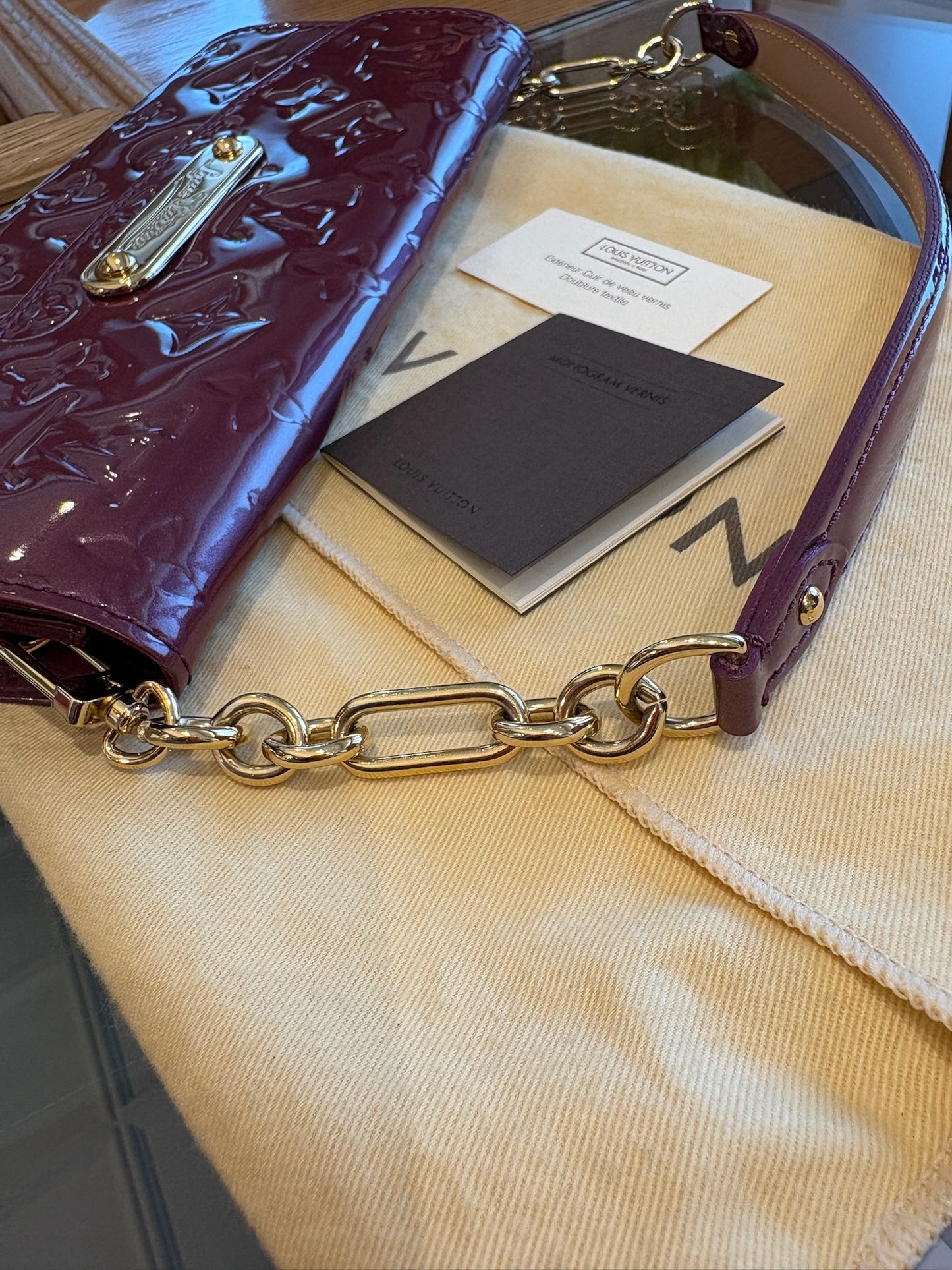 POCHETTE IN VERNICE VIOLA LV