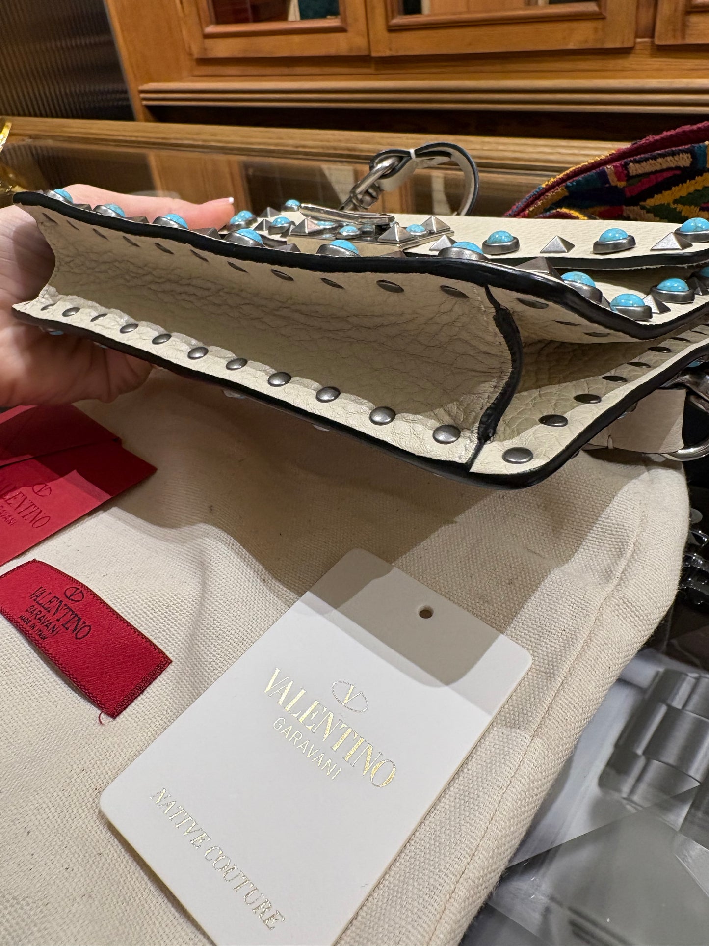 Valentino con tracolla etnica