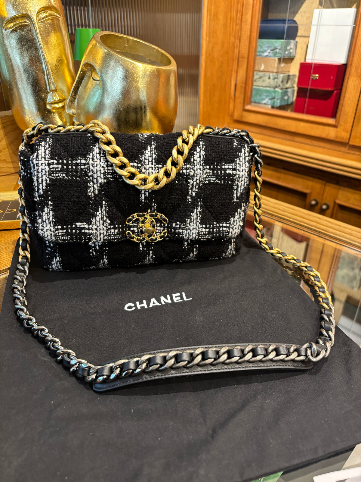 Chanel 19
