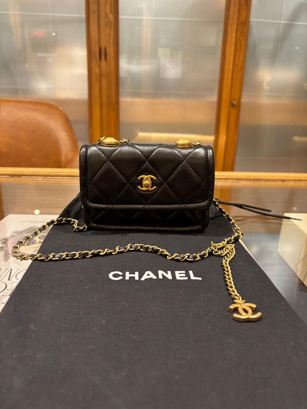 Chanel Mini Flap Bag con Ciondolo regolabile