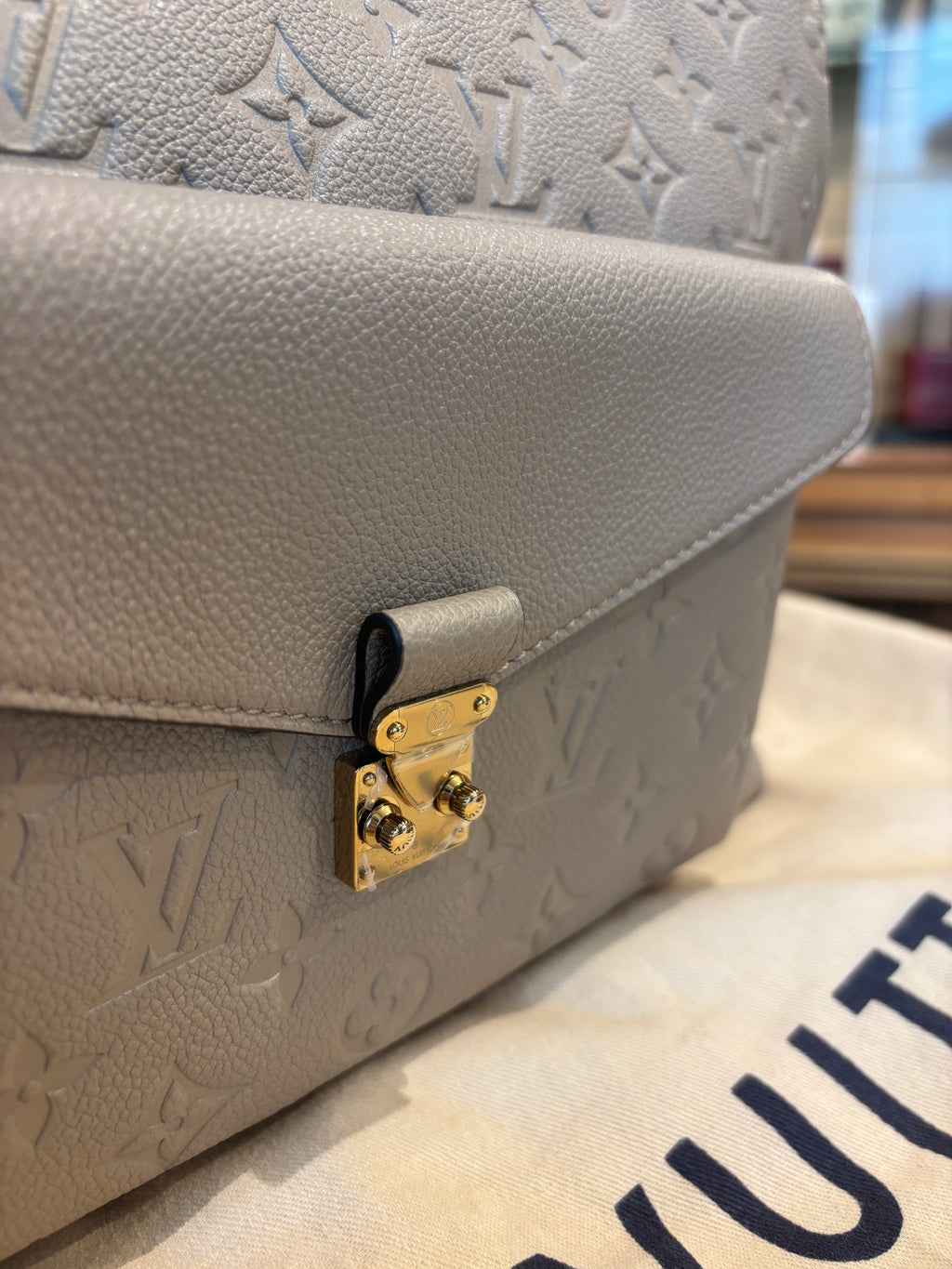 Louis Vuitton Métis Hobo