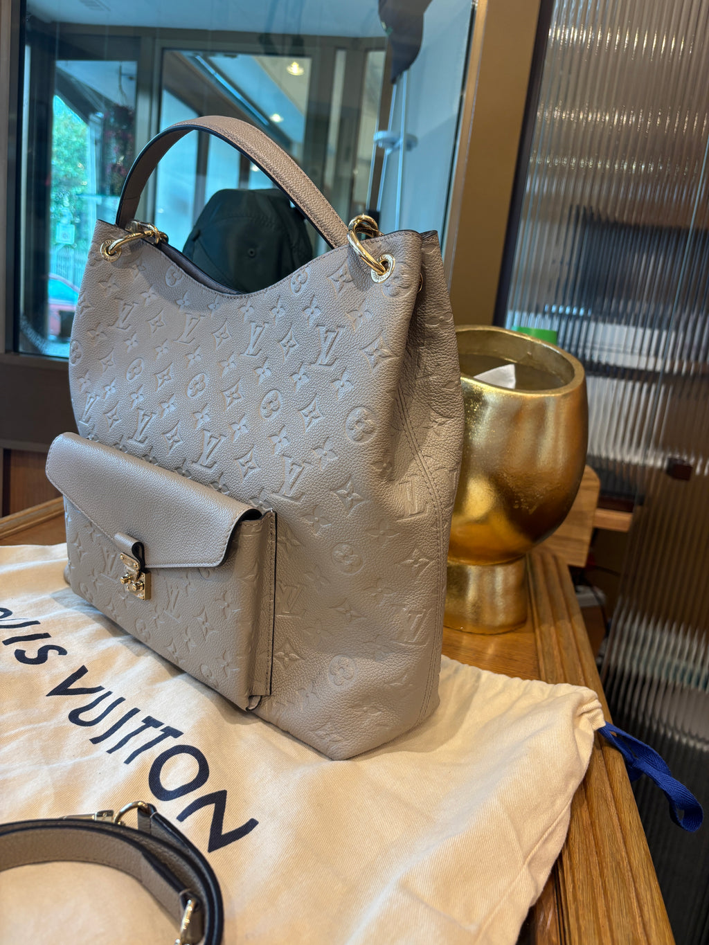 Louis Vuitton Métis Hobo