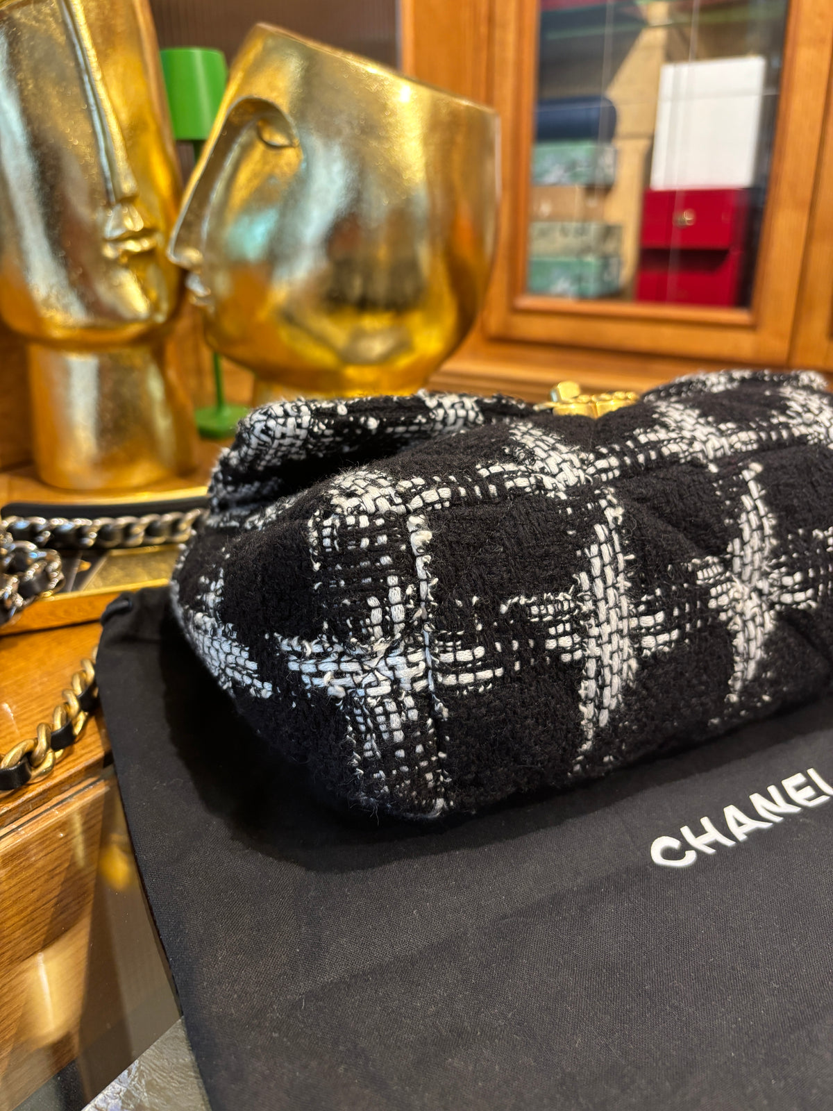Chanel 19