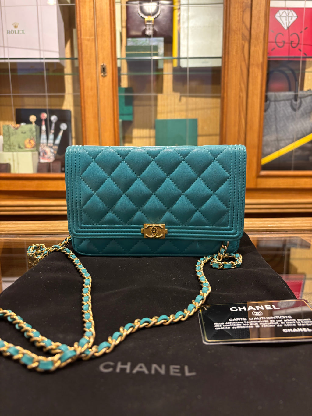Chanel Wallet on chain (WOC)