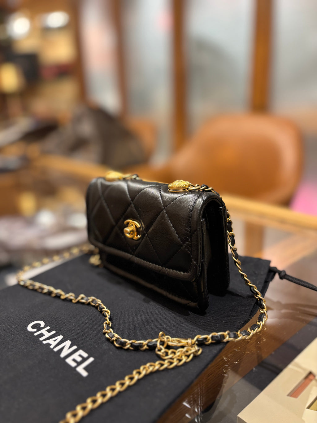 Chanel Mini Flap Bag con Ciondolo regolabile