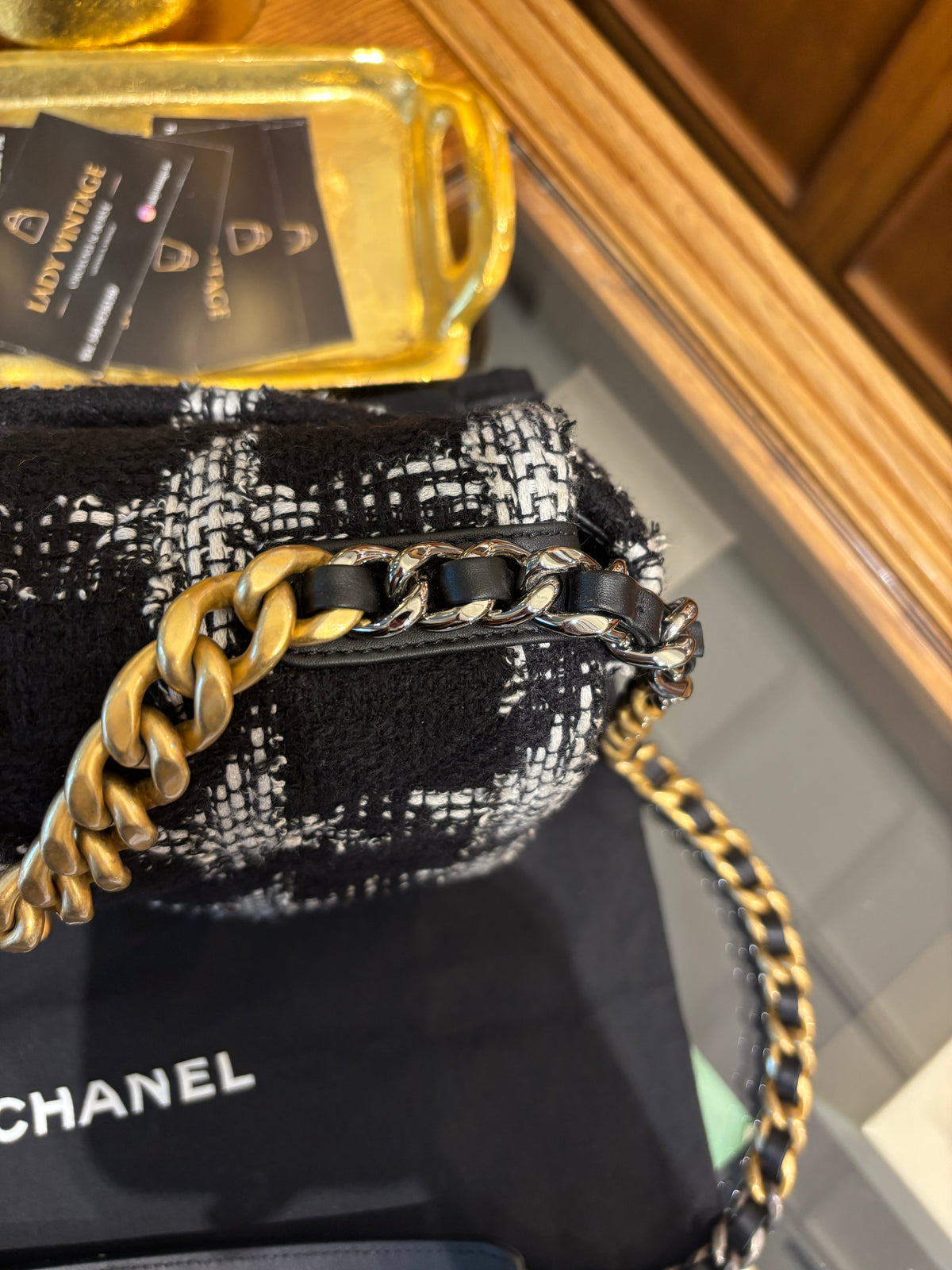 Chanel 19