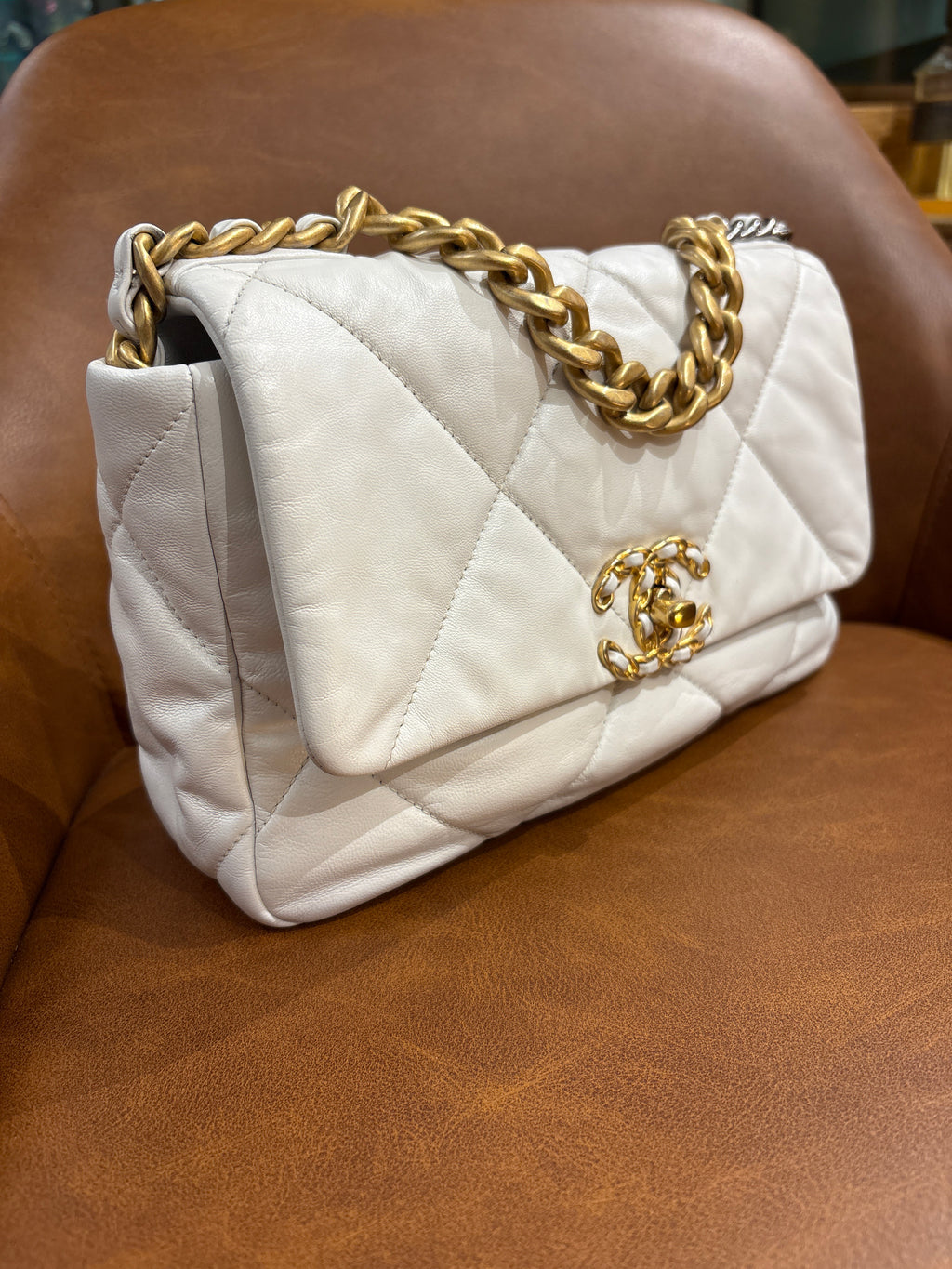 Chanel 19
