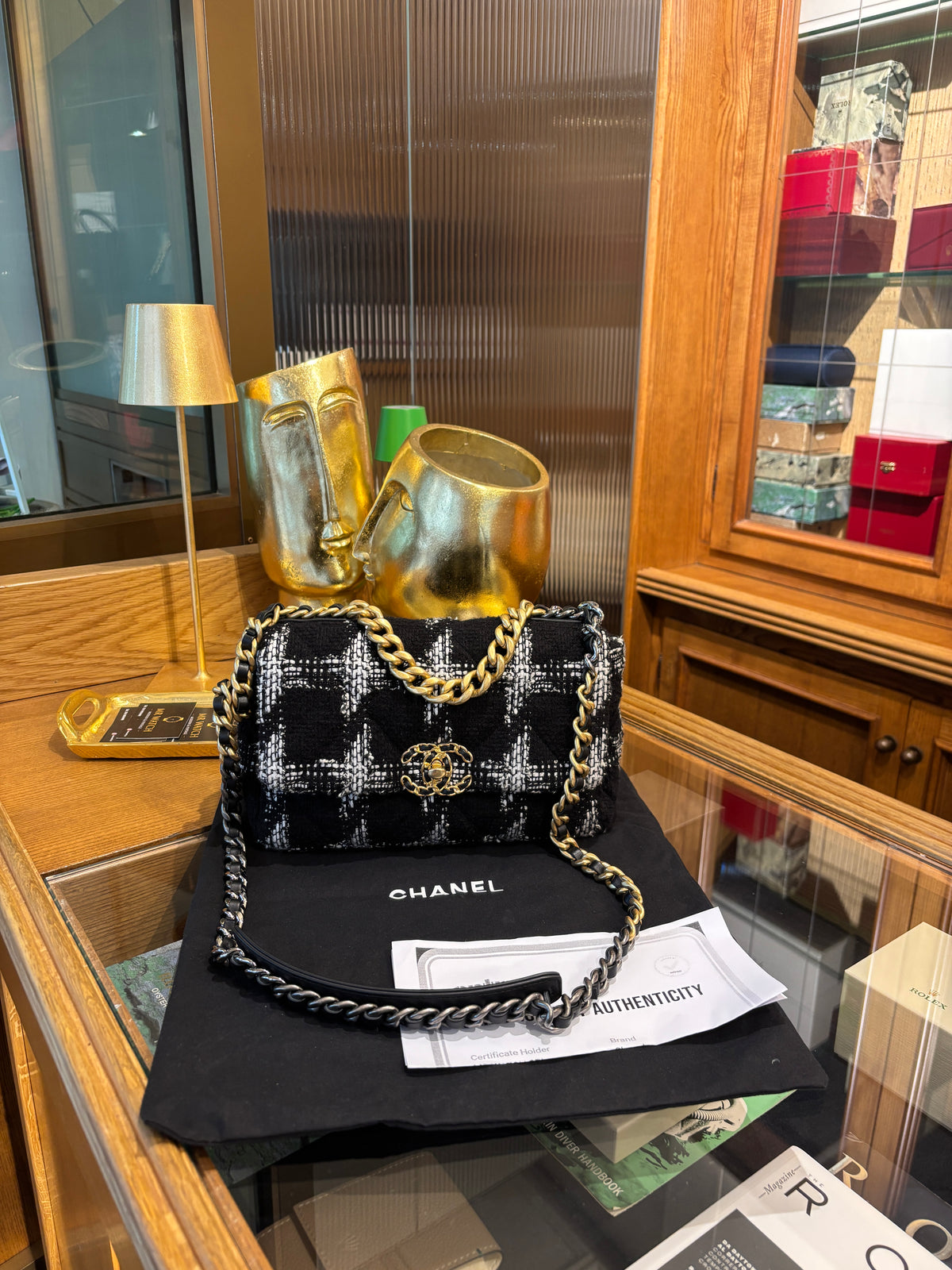 Chanel 19