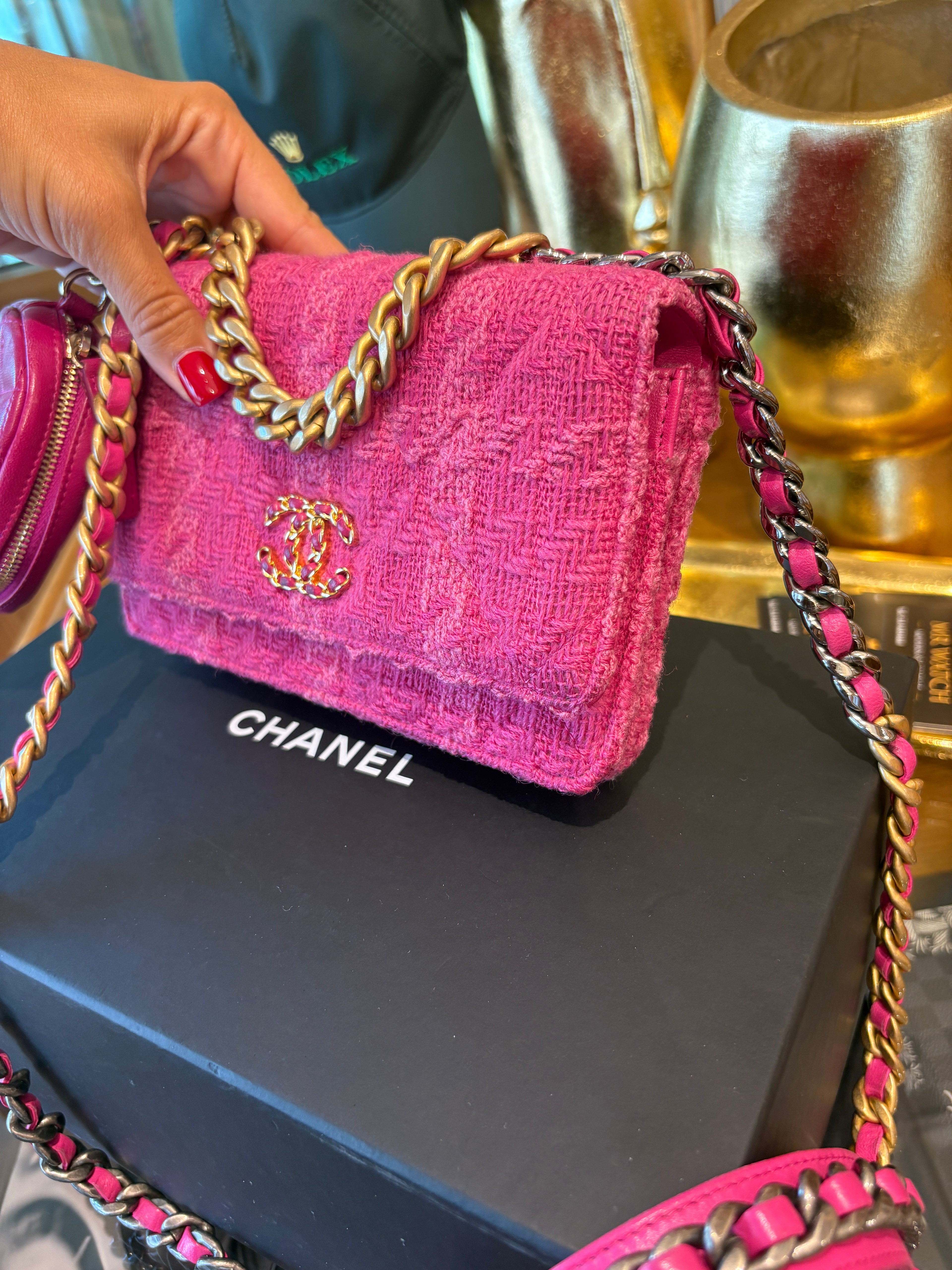 Chanel 19 Wallet on Chain