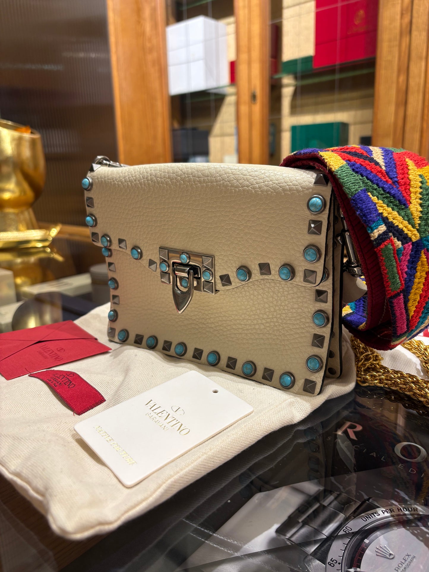 Valentino con tracolla etnica