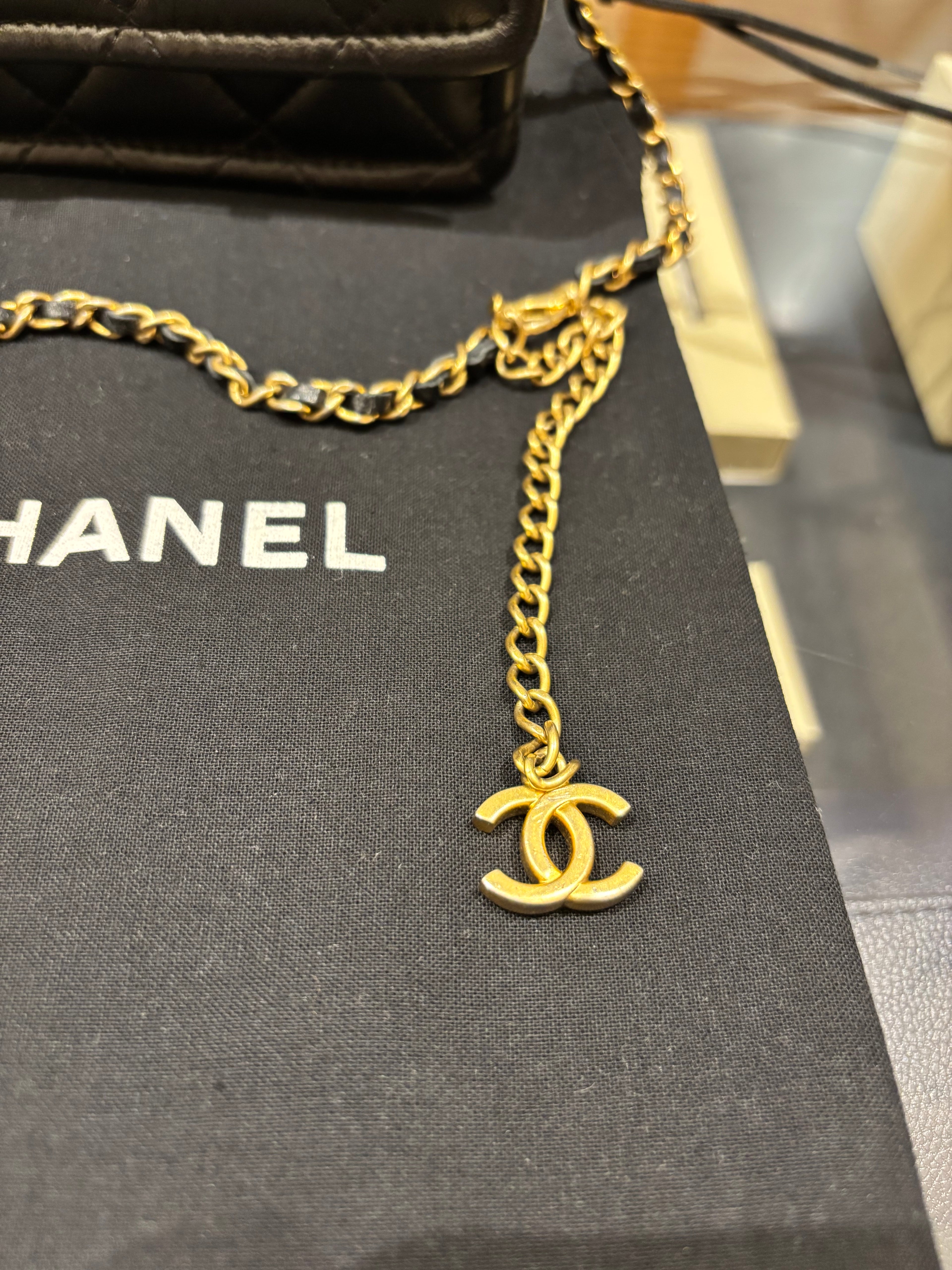 Chanel Mini Flap Bag con Ciondolo regolabile