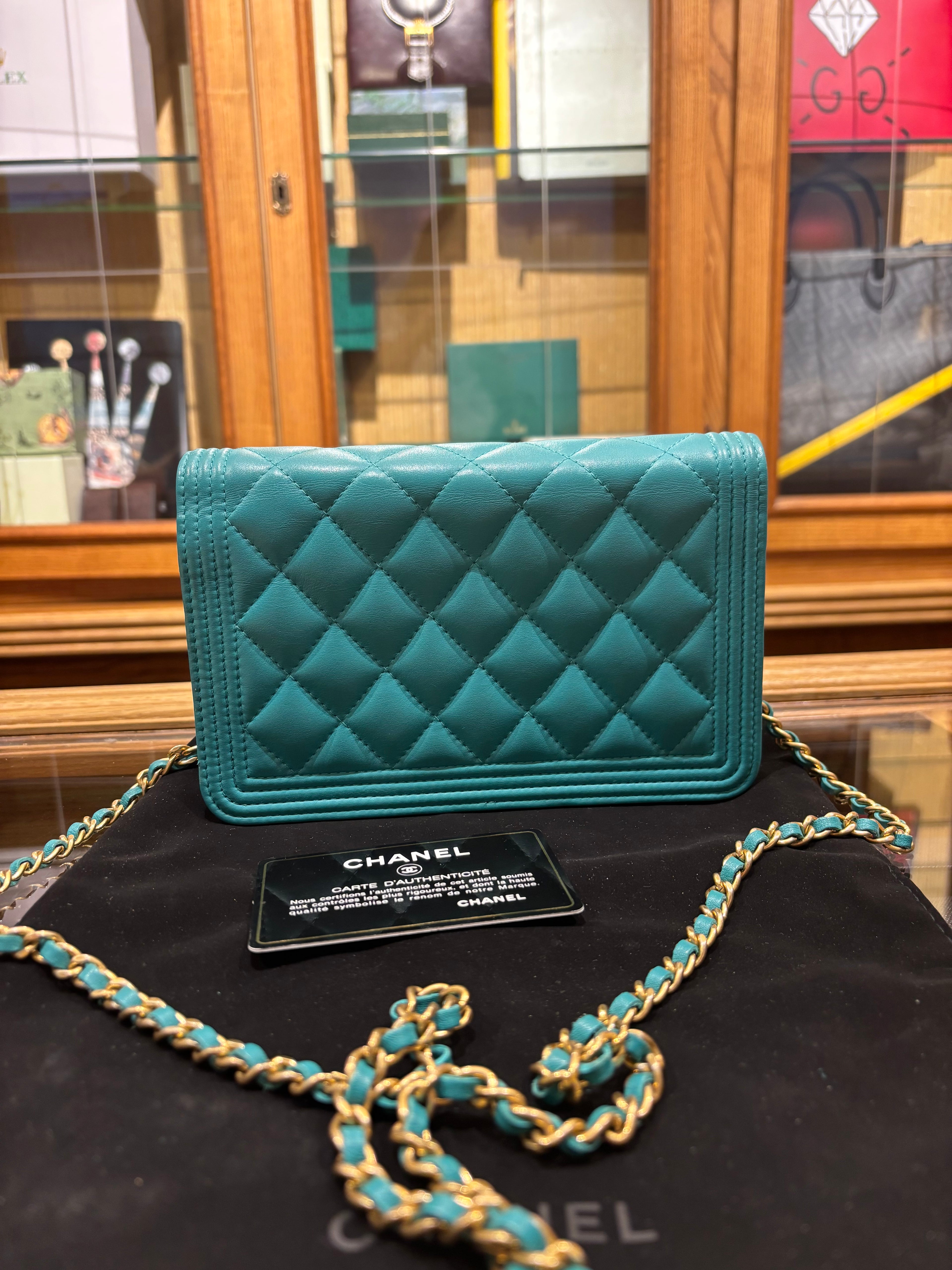 Chanel Wallet on chain (WOC)