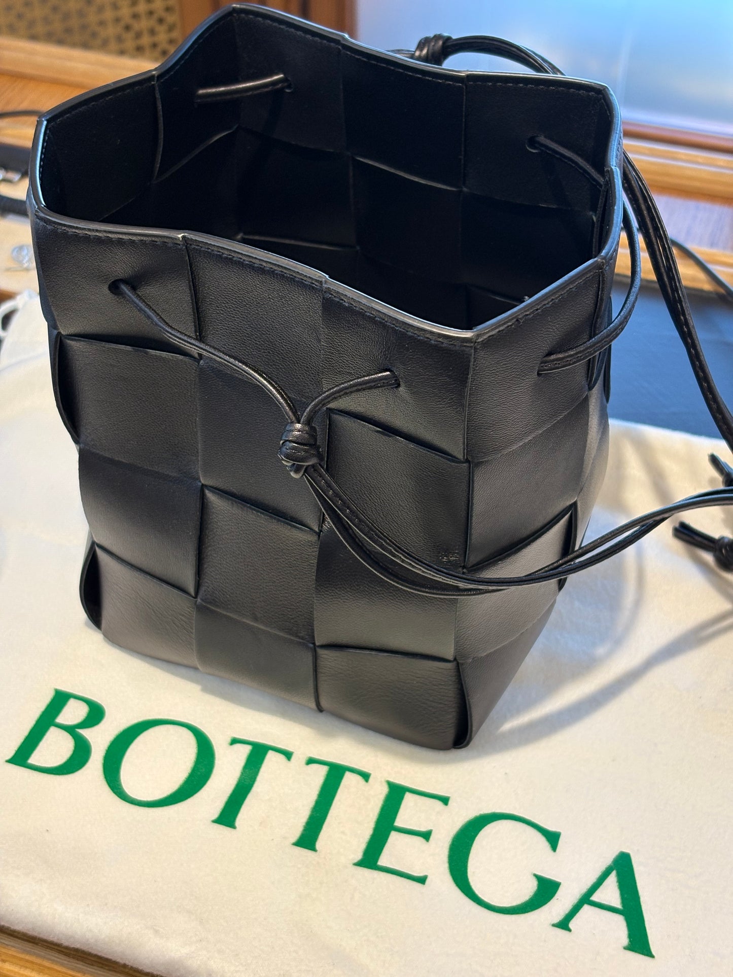 Secchiello nero Bottega Veneta