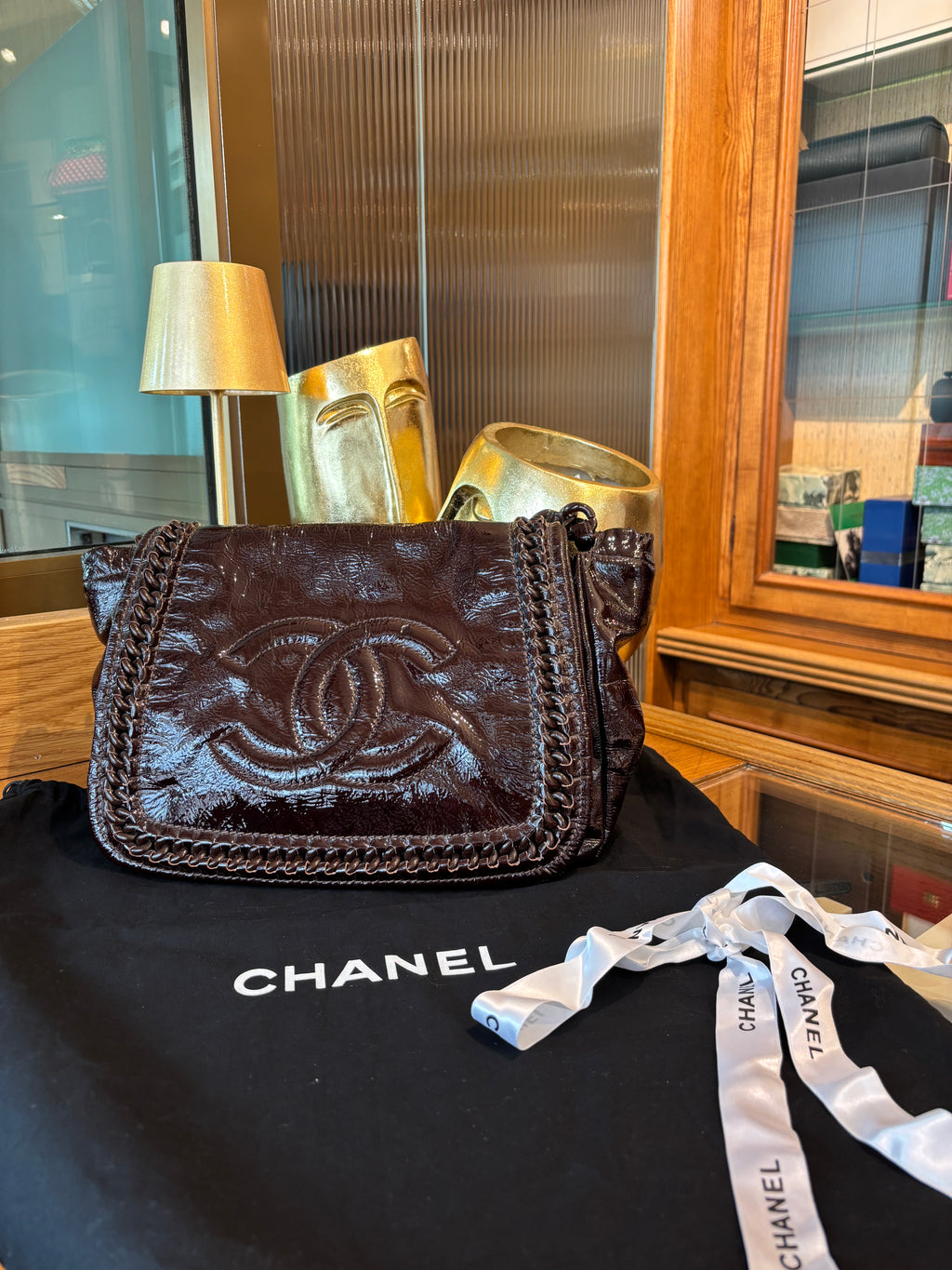 Chanel a spalla in vernice