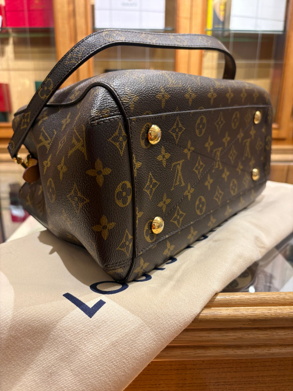 Louis Vuitton Montaigne