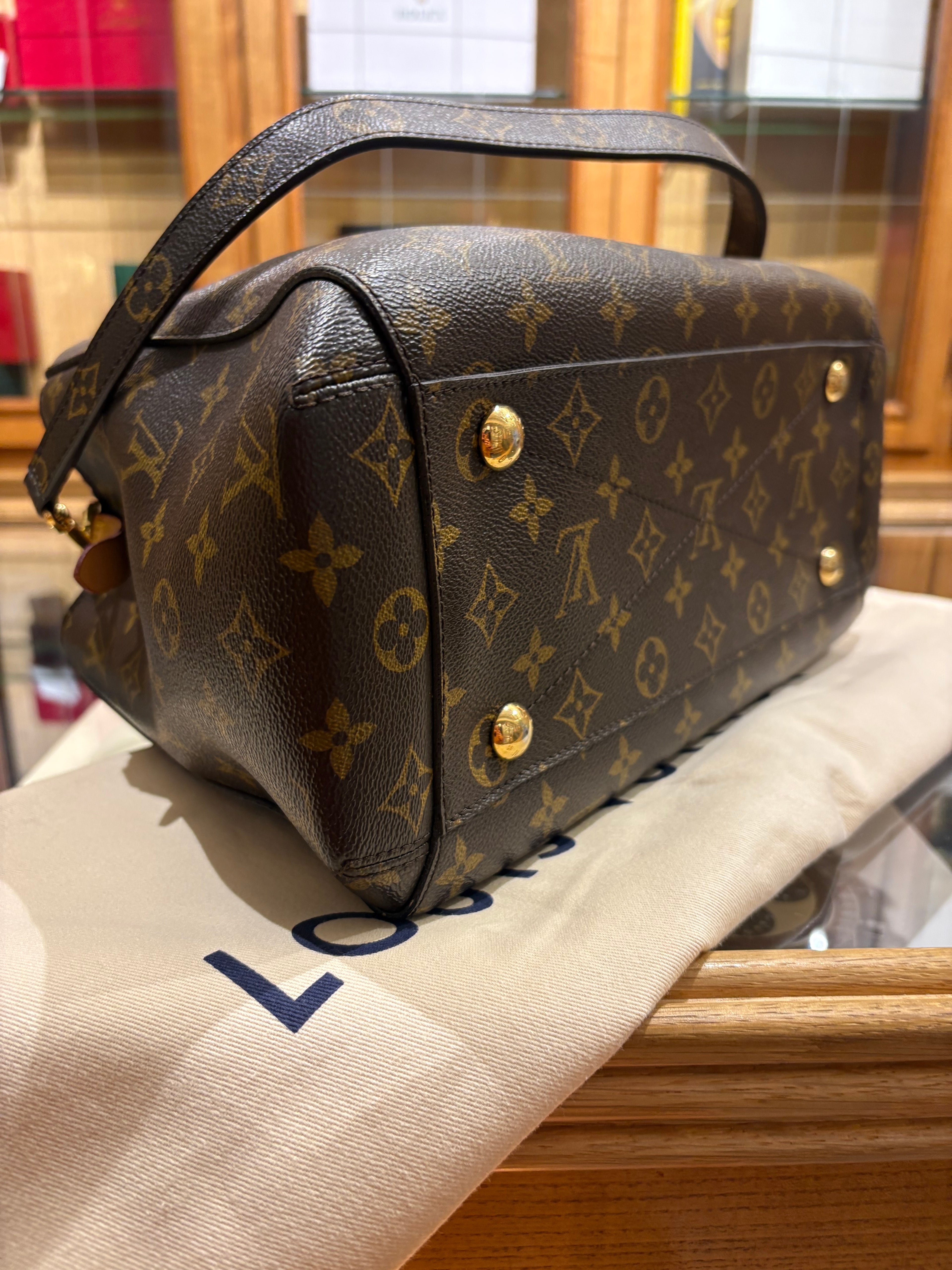 Louis Vuitton Montaigne