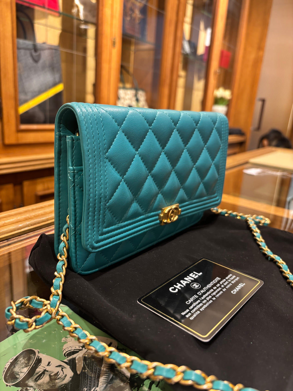 Chanel Wallet on chain (WOC)