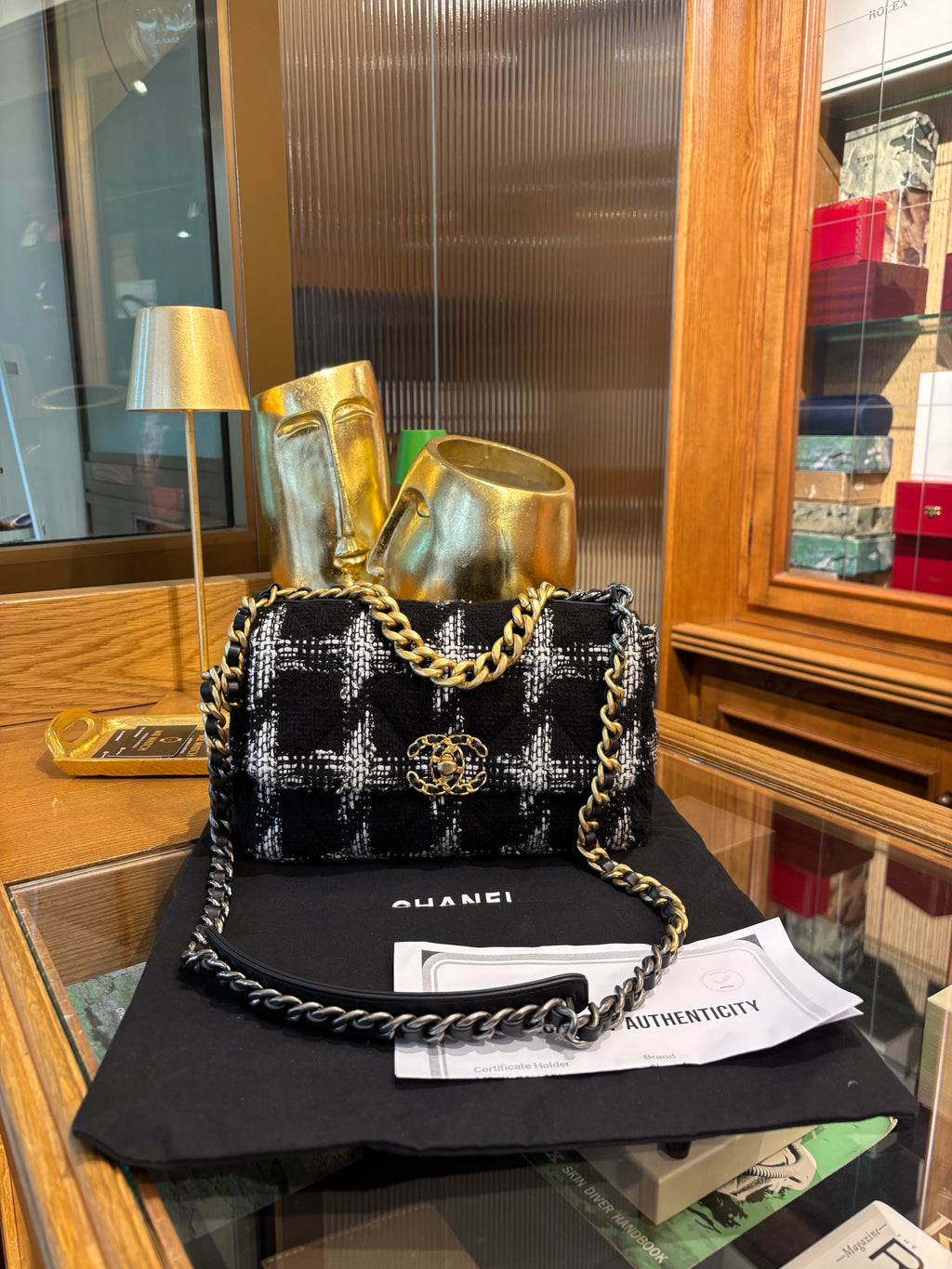 Chanel 19