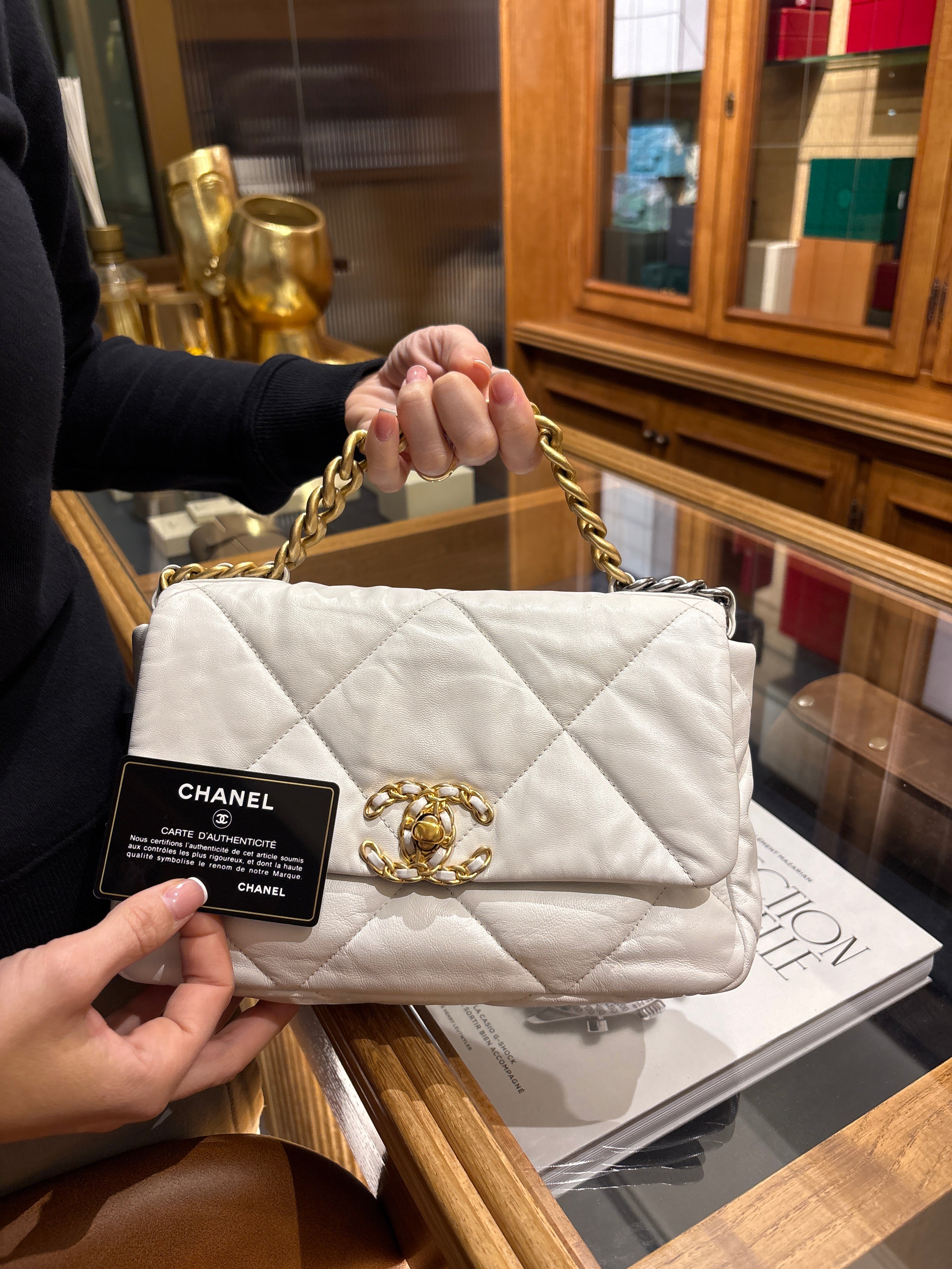 Chanel 19