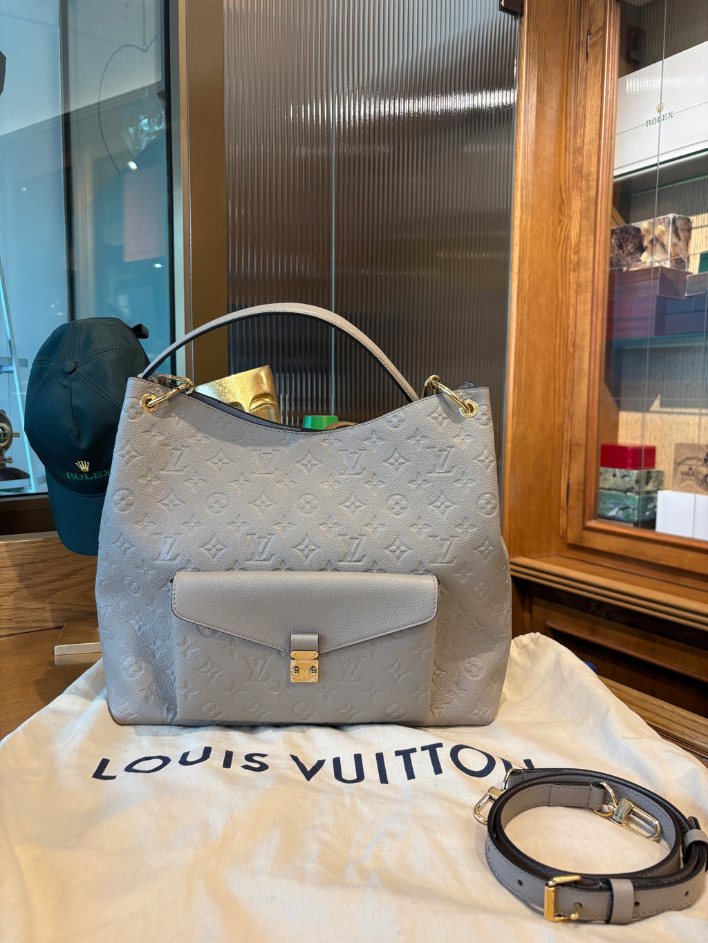 Louis Vuitton Métis Hobo