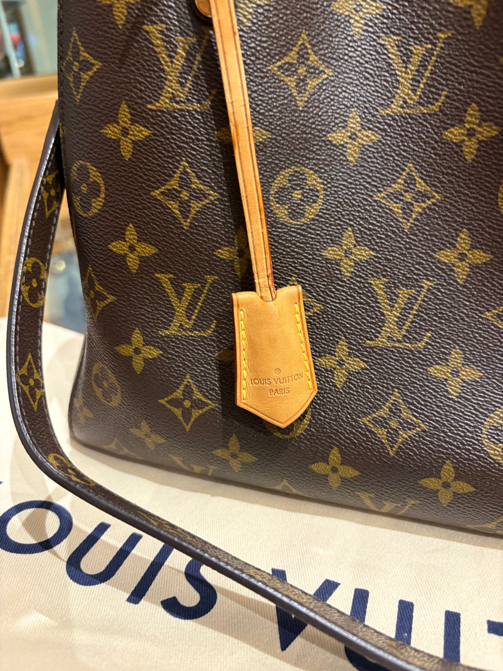 Louis Vuitton Montaigne
