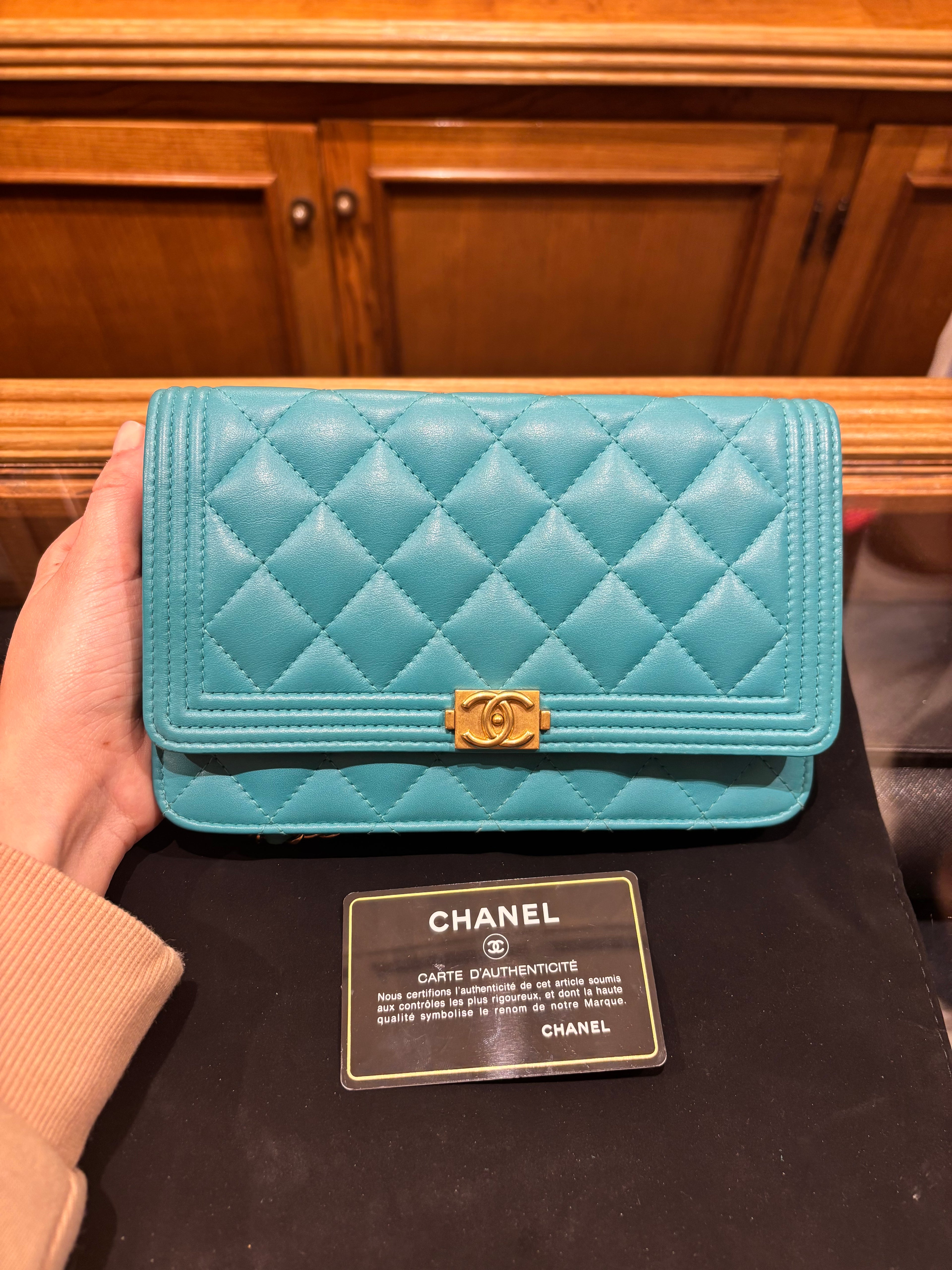 Chanel Wallet on chain (WOC)